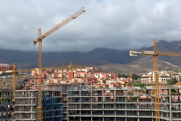 construction with construction cranes